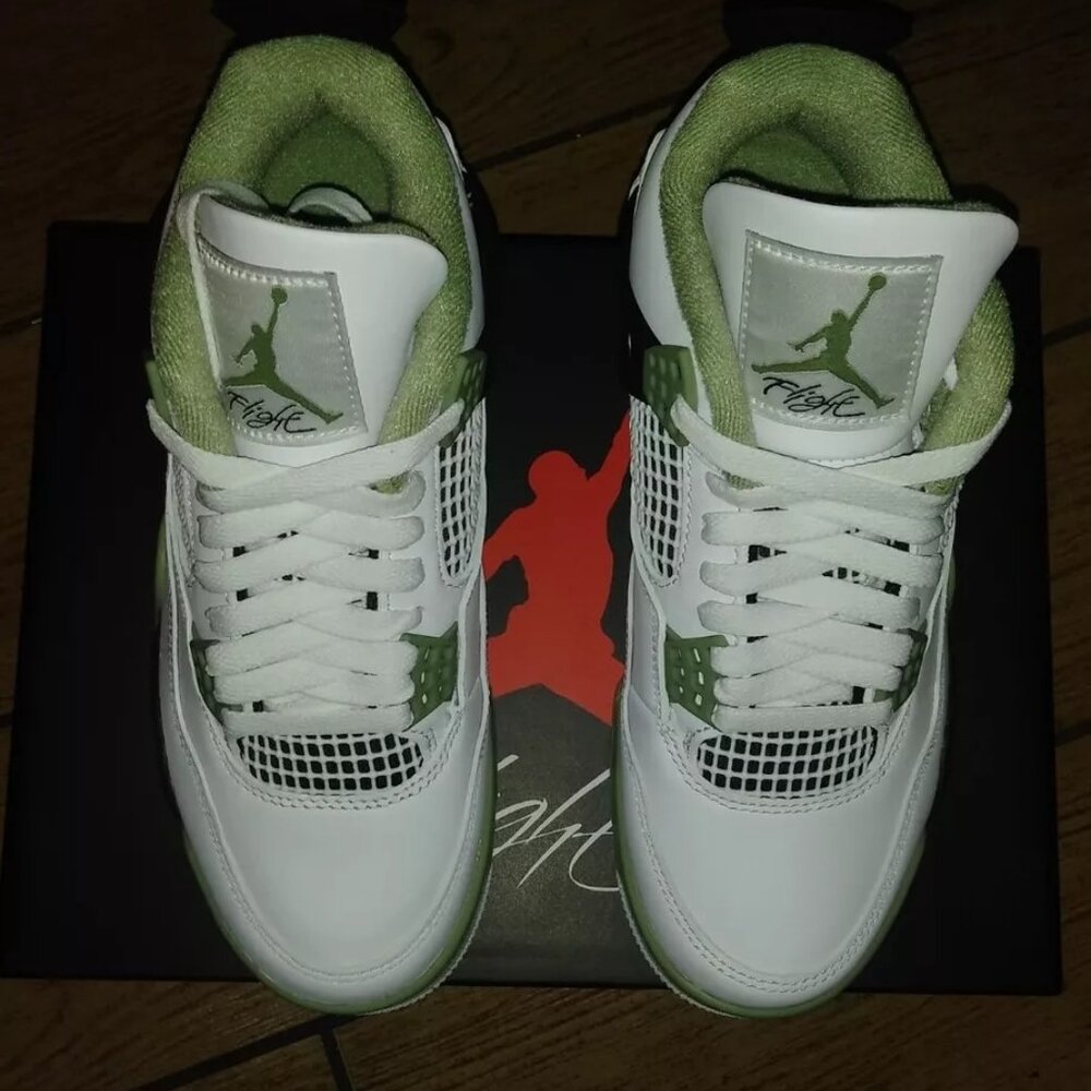Customized! The number of men's and women's sneakers is random and not uniform